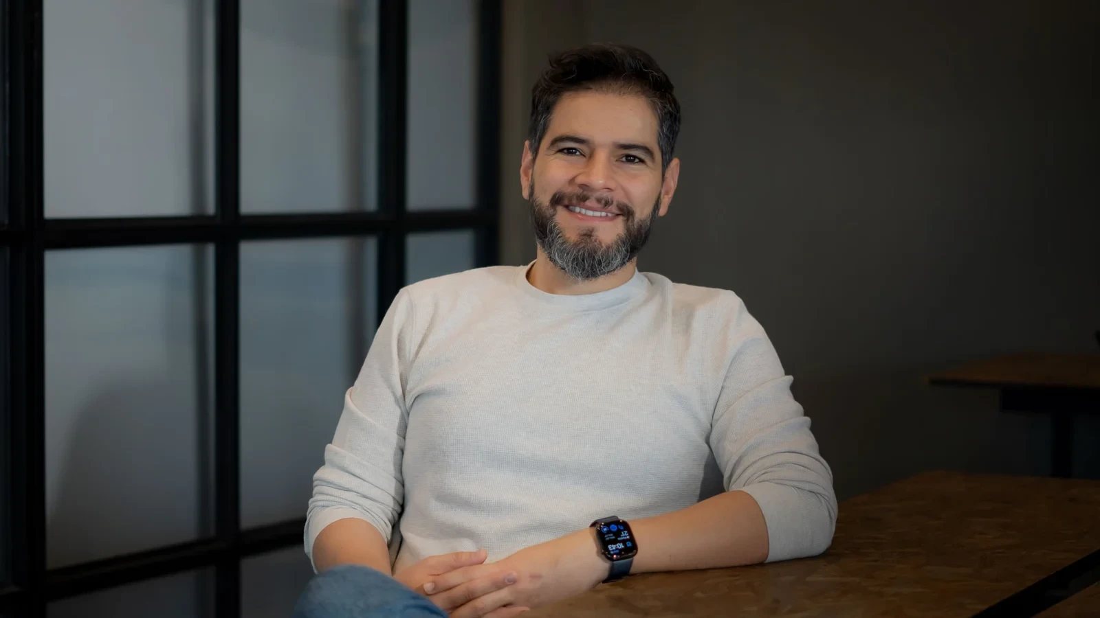 Juan Pérez, ingeniero de software de MAJU Solutions